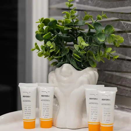 Comfortable Near Park Szczesliwicki By Renters Warschau