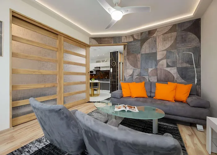 Comfortable Near Park Szczesliwicki By Renters Apartment