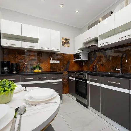 Comfortable Near Park Szczesliwicki By Renters Appartement