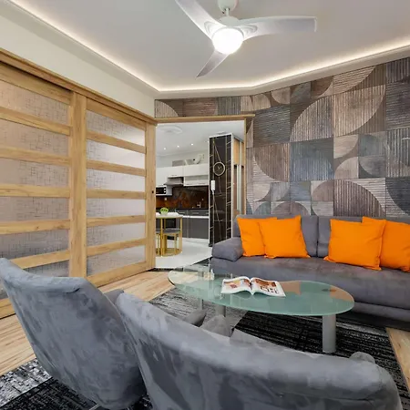 Comfortable Near Park Szczesliwicki By Renters Appartement